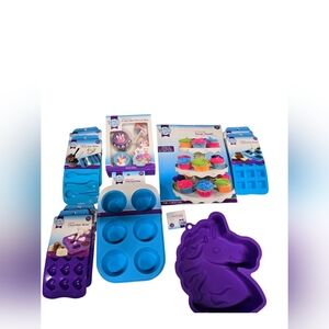 Wilton  Silicone Baking Molds And Cupcake Stand